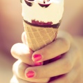 Ice-Cream-in-the-Hand-fond-iPhone-5