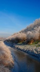 Rivière gelée en hiver - 750x1334