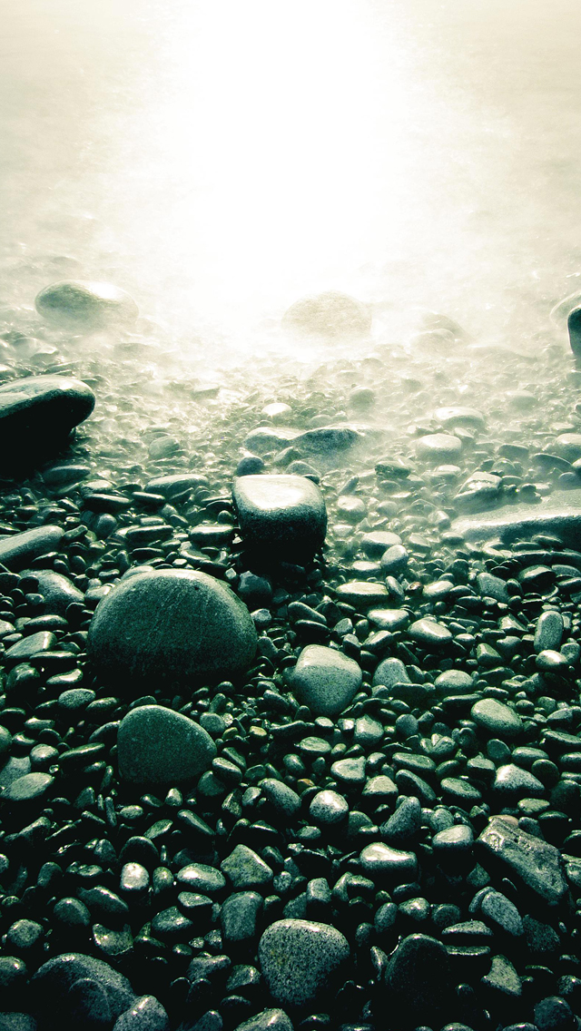 Stones-in-Beach-fond-iPhone-5.jpg